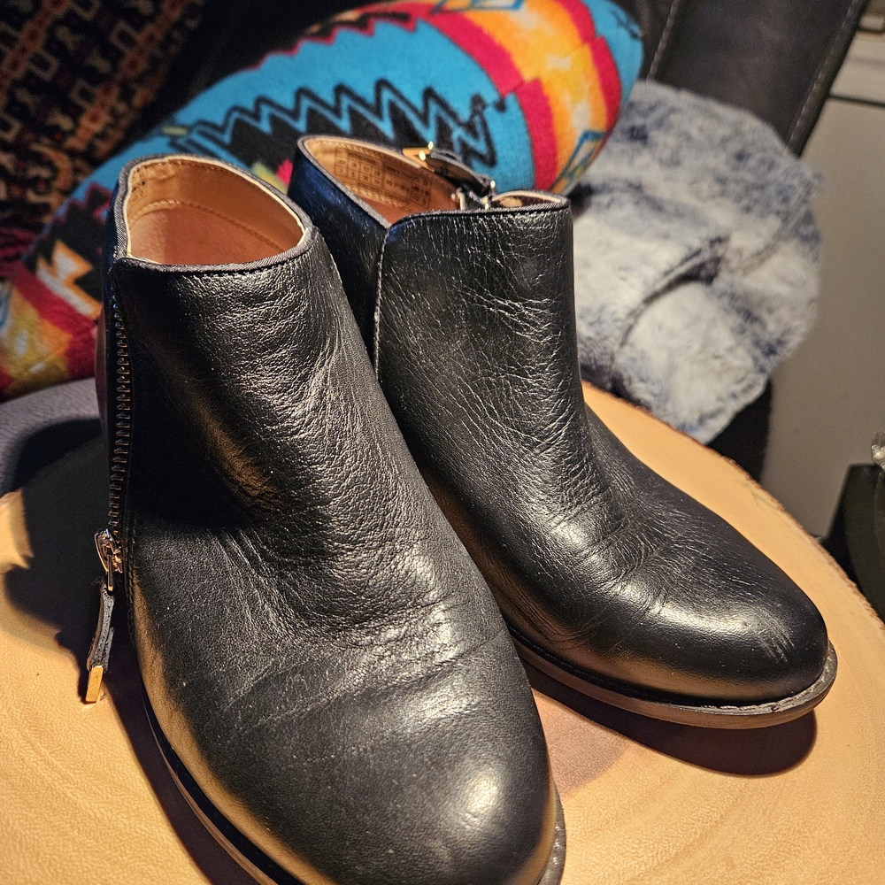 Vionic Black Heeled Booties